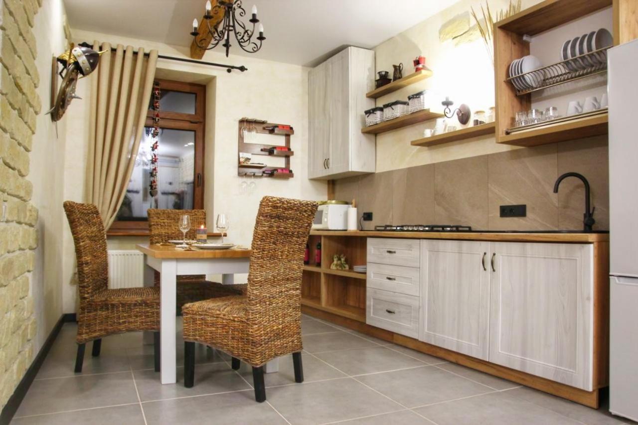 Гетьманські Палати , Старе Місто, 2 Спальні, Балкон-Тераса , 85 М Кв Kamianets-Podilskyi Exterior photo